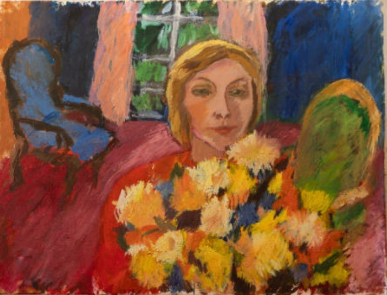 Auf dem Bild ist eine Frau in einem rotem Oberteil mit blondem Haar zu sehen, welche einen Blumenstrauß mit gelben Blumen vor sich hält. Im Hintergrund erkennt man einen Raum mit einem rotem Teppich, einem Fenster mit Pfirsich farbenden Gardinen vor dem Bäume zu stehen scheinen, sowie 2 Stühle in blau und grün einmal aus dunklem und einmal aus hellem Holz. Die Wände des Zimmers sind in einem dunklem Blau gestrichen, welches sich von dem Blau des einen Stuhls deutlich hervorhebt. Das Gesicht der Frau wirkt weder freudig noch traurig fast gleichgültig aber auch fokussiert.